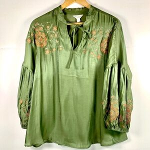 Boho chic Green embroidered floral tie neck pullover bell sleeve peasant blouse